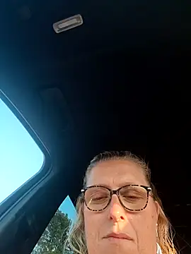 Snapshot of winniess40 chatting on 8, 7, 2026 winniess40 online show from 8, 7, 2026