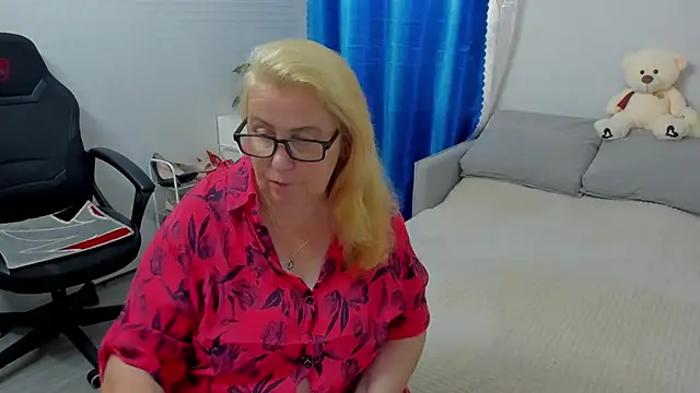 Frau Marta online show from 8, 8, 2026