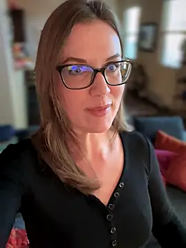 MaiseKnox online show from 15, 10, 2025