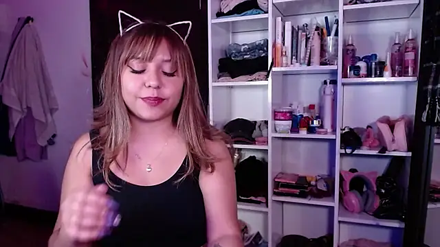 Snapshot of lil_daisy7 chatting on 12, 12, 2024 lil daisy7 online show from 12, 12, 2024