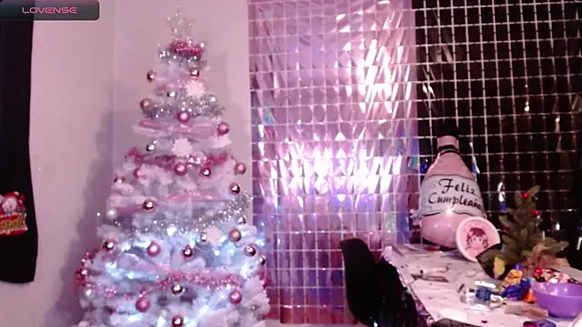 Snapshot of lil_daisy7 chatting on 21, 12, 2024 lil daisy7 online show from 21, 12, 2024