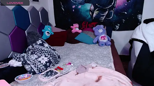 Snapshot of lil_daisy7 chatting on 8, 1, 2025 lil daisy7 online show from 8, 1, 2025