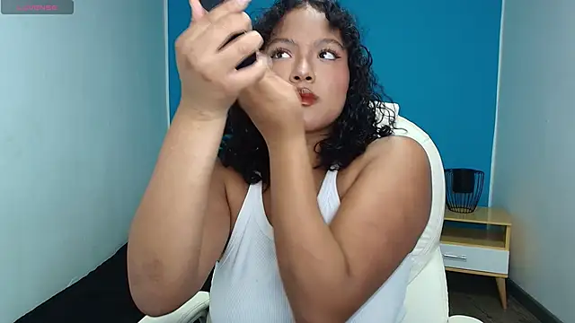 Snapshot of Dephne__ chatting on 11, 12, 2024 Dephne online show from 11, 12, 2024