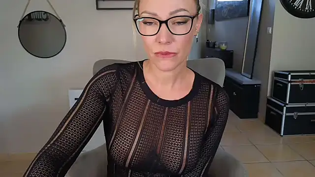 Snapshot of Sacha-xx chatting on 26, 9, 2025 Sacha-xx online show from 26, 9, 2025