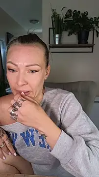 Sacha-xx online show from 28, 4, 2026