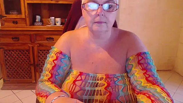 Snapshot of MISS_LINDAH chatting on 4, 6, 2026 MISS LINDAH online show from 4, 6, 2026
