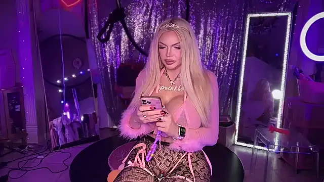 Snapshot of bimbotwerkqueen chatting on 12, 9, 2025 bimbotwerkqueen online show from 12, 9, 2025