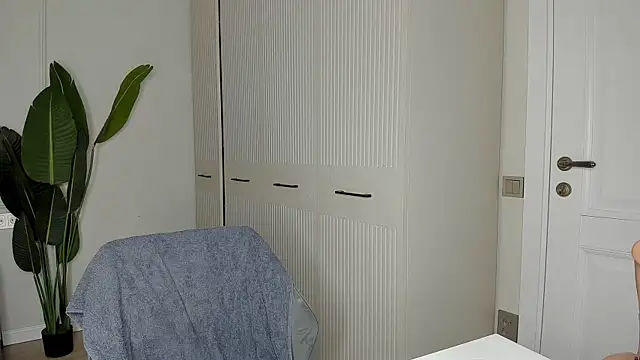 xx leila online show from 8, 10, 2025