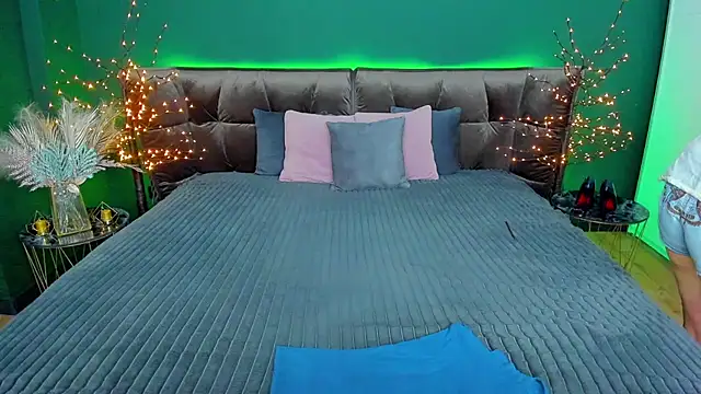 Rebecca Diamond online show from 24, 2, 2025