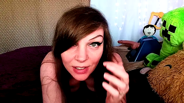 GamerGirlRoxyAndLee online show from 18, 1, 2025