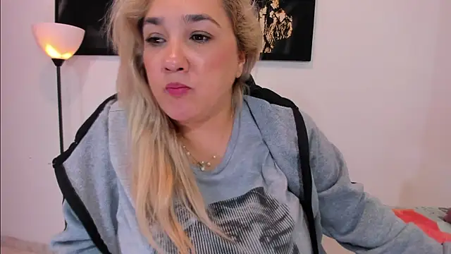 Eva MilfF online show from 6, 1, 2025