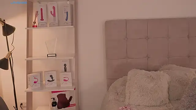 AbellaCroft online show from 17, 12, 2024