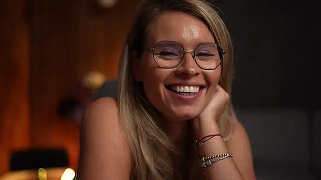 BrandyWhite online show from 25, 1, 2025