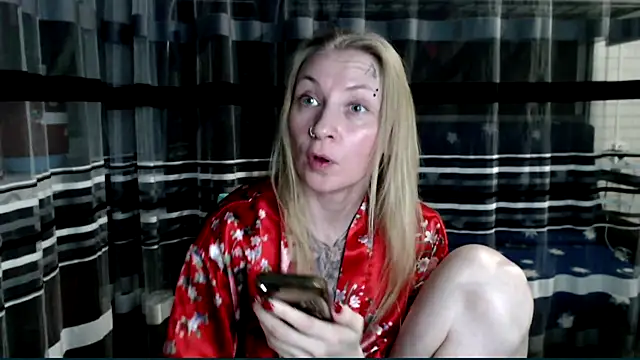 Snapshot of cold_lollipop chatting on 12, 11, 2025 cold lollipop online show from 12, 11, 2025