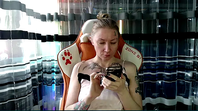 Snapshot of cold_lollipop chatting on 6, 1, 2026 cold lollipop online show from 6, 1, 2026