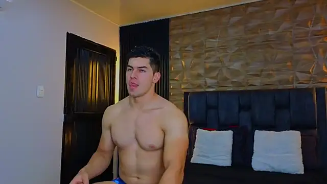 Snapshot of FelipeAndMarcello3 chatting on 13, 2, 2025 FelipeAndMarcello3 online show from 13, 2, 2025