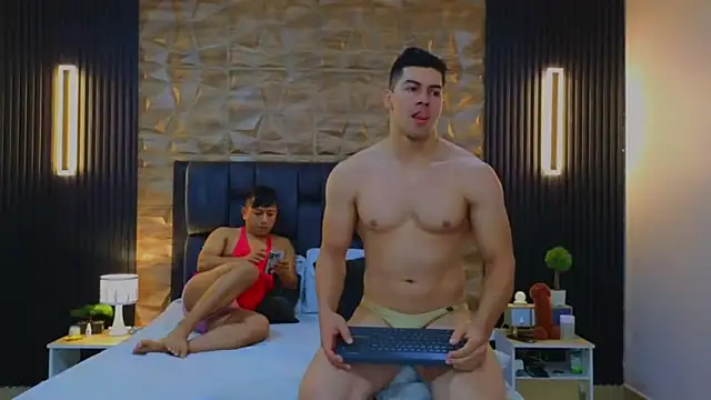 Snapshot of FelipeAndMarcello3 chatting on 5, 3, 2025 FelipeAndMarcello3 online show from 5, 3, 2025