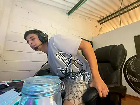 Max TheHorseDick online show from 13, 9, 2025