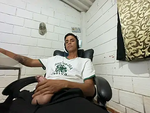 Max TheHorseDick online show from 23, 7, 2026