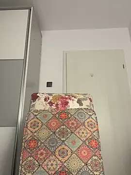 snow flakee online show from 27, 2, 2025