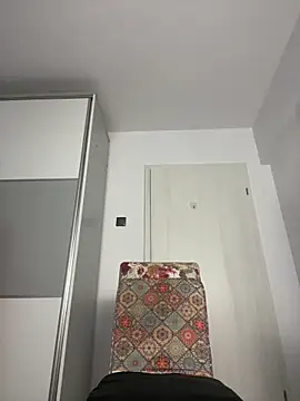 snow flakee online show from 6, 3, 2025