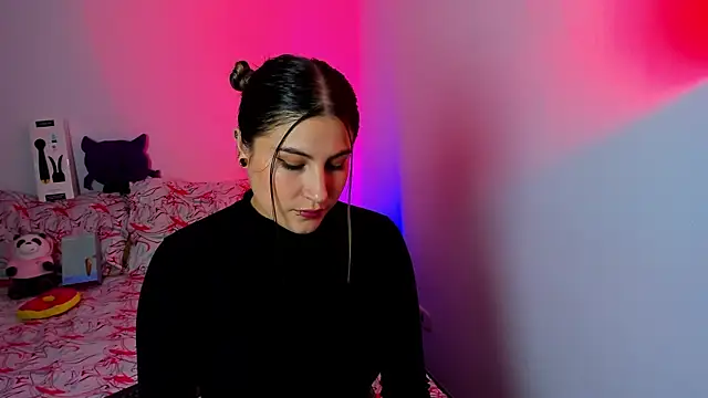 amelie collins online show from 6, 3, 2025