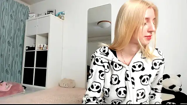 KenzieDawton online show from 3, 2, 2025