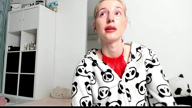 KenzieDawton online show from 8, 3, 2025