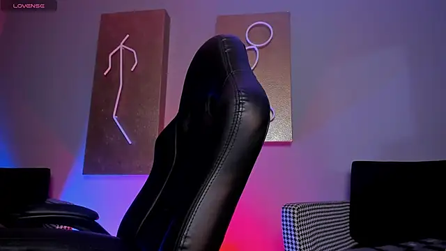 Snapshot of LindseyCox chatting on 17, 10, 2025 LindseyCox online show from 17, 10, 2025