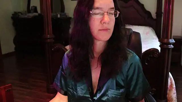 Snapshot of thornburyrose chatting on 17, 6, 2026 thornburyrose online show from 17, 6, 2026