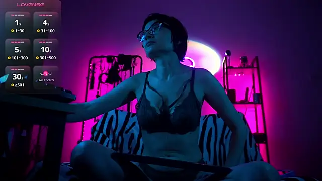 CyberXGoddess online show from 4, 12, 2025