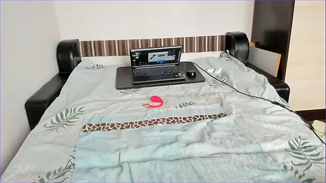 sweet-tinqerbell online show from 7, 6, 2026
