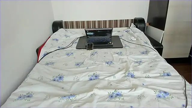 sweet-tinqerbell online show from 12, 6, 2026