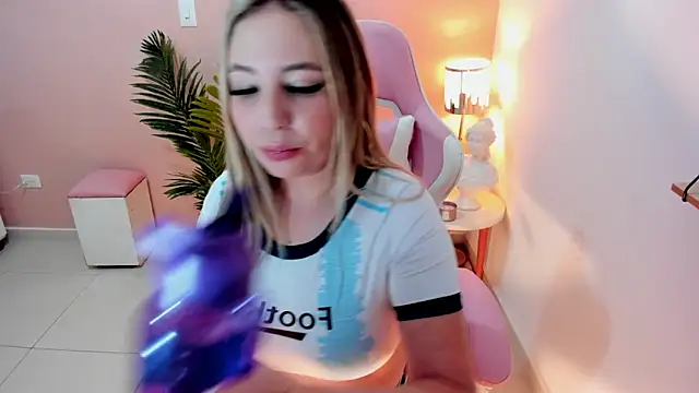 Snapshot of HannaMiller_1 chatting on 22, 12, 2024 HannaMiller 1 online show from 22, 12, 2024