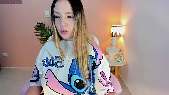 Snapshot of HannaMiller_1 chatting on 27, 10, 2025 HannaMiller 1 online show from 27, 10, 2025