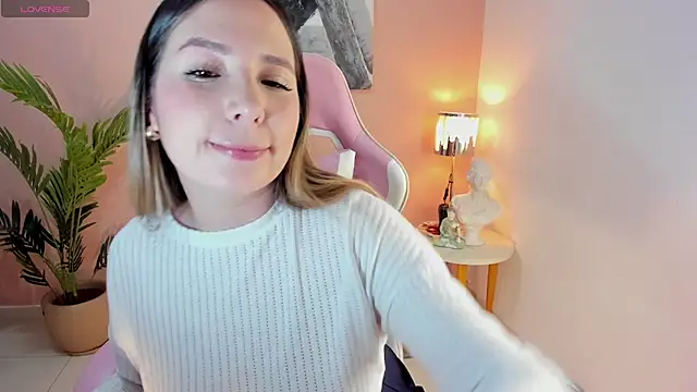 Snapshot of HannaMiller_1 chatting on 15, 12, 2025 HannaMiller 1 online show from 15, 12, 2025