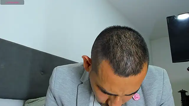 Snapshot of jhonyalzate2 chatting on 4, 3, 2025 jhonyalzate2 online show from 4, 3, 2025