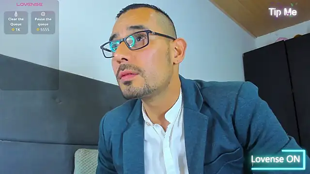 Snapshot of jhonyalzate2 chatting on 3, 10, 2025 jhonyalzate2 online show from 3, 10, 2025