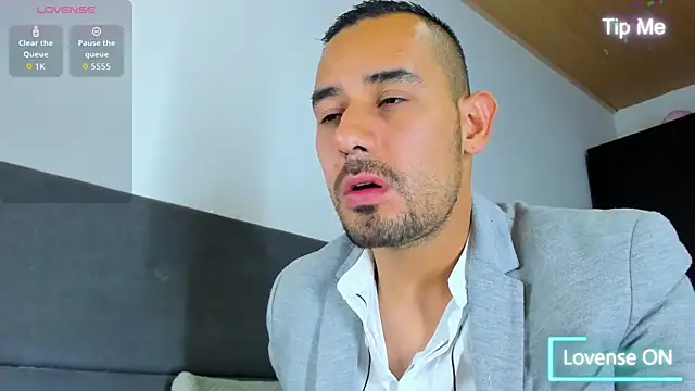 Snapshot of jhonyalzate2 chatting on 6, 10, 2025 jhonyalzate2 online show from 6, 10, 2025