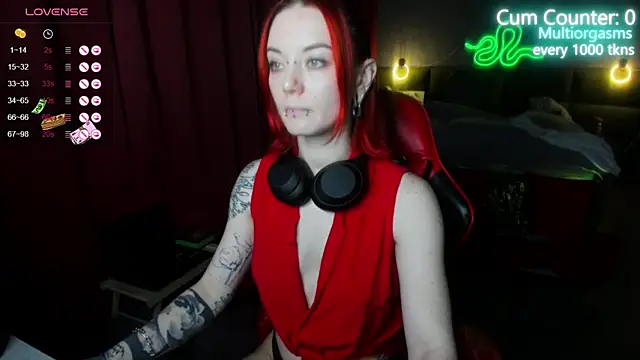 Snapshot of MaxPhoenixx chatting on 2, 12, 2024 MaxPhoenixx online show from 2, 12, 2024