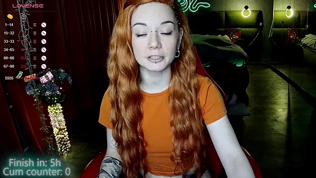 Snapshot of MaxPhoenixx chatting on 30, 10, 2025 MaxPhoenixx online show from 30, 10, 2025