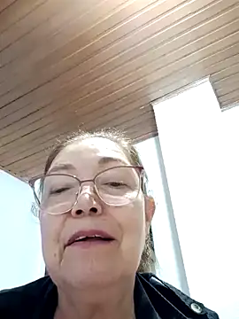 Vicky Rosse online show from 5, 3, 2025