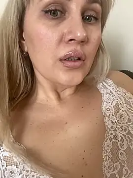 YourBlondee online show from 12, 3, 2025