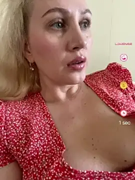 YourBlondee online show from 5, 5, 2026