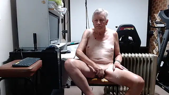 Snapshot of unclek23 chatting on 20, 12, 2025 unclek23 online show from 20, 12, 2025