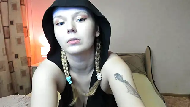 Vivian Davis online show from 4, 3, 2025