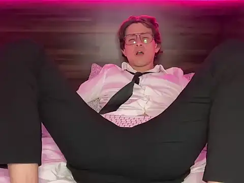 Snapshot of mcklister_kinky_feets chatting on 6, 3, 2026 mcklister kinky feets online show from 6, 3, 2026