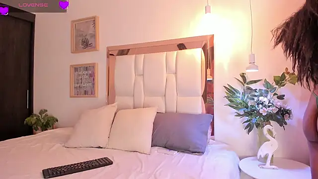 Snapshot of Snooky_Clinton chatting on 8, 3, 2025 Snooky Clinton online show from 8, 3, 2025