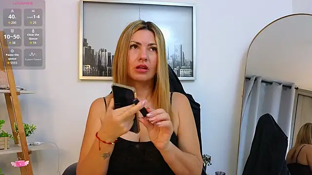 bella  adams online show from 26, 11, 2025