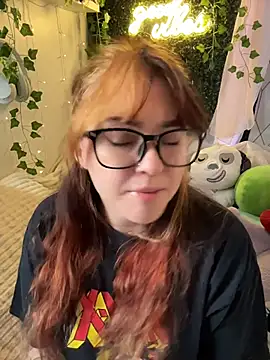 Snapshot of JennKenobi chatting on 15, 7, 2026 JennKenobi online show from 15, 7, 2026